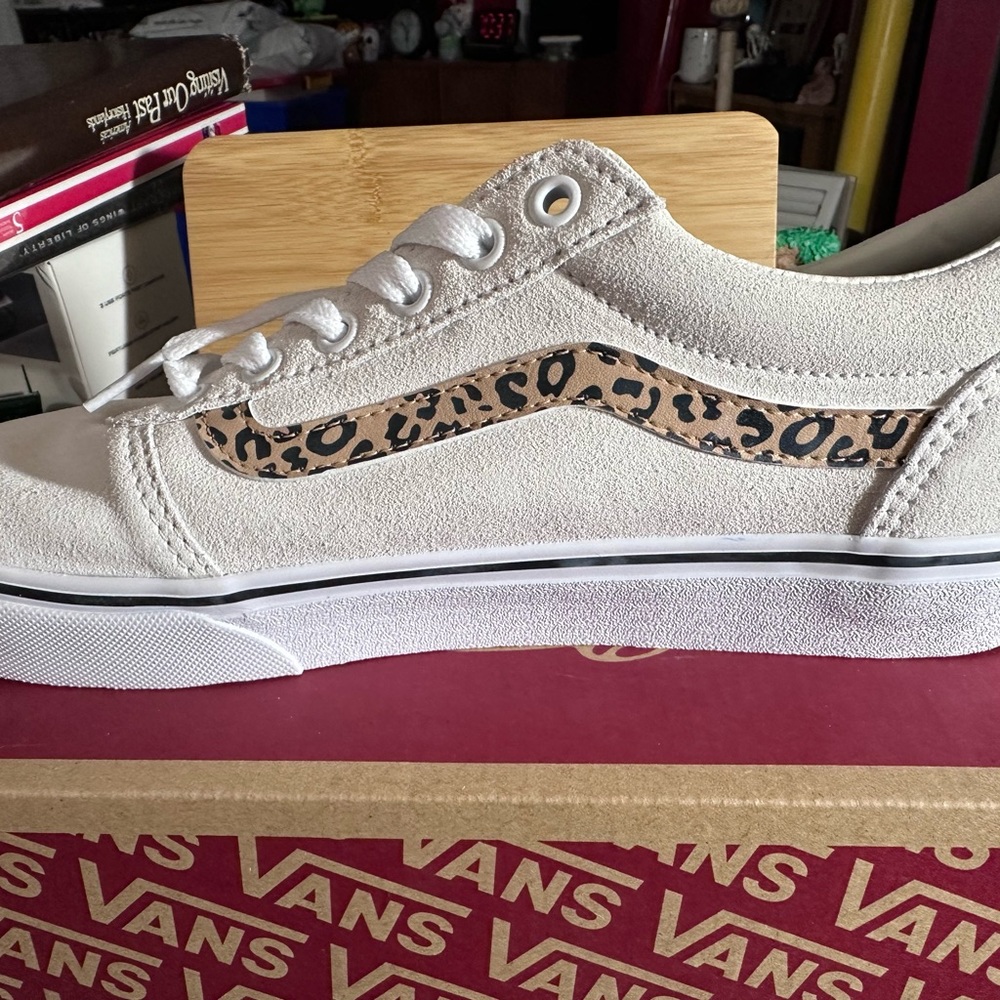 VANS WARD CHEETAH STRIPE SUEDE shoes for women, NEW & AUTHENTIC, size 10